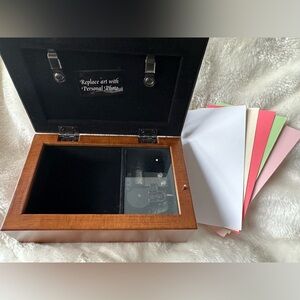 Trinket Wooden musical box - like new